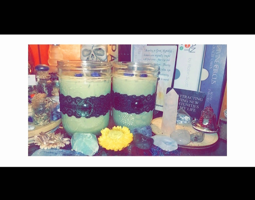 Abundance & Luck Ritual Candle With Crystals